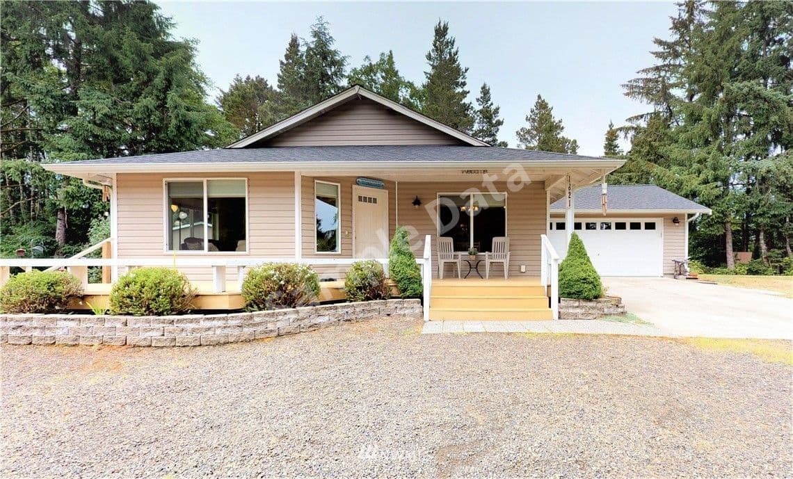 1821 State Rt 105 Grayland