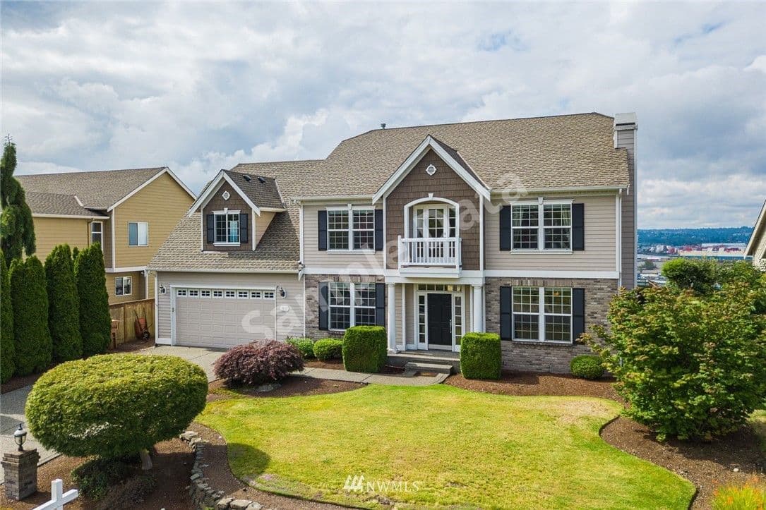 1832 Pointe Woodworth Tacoma