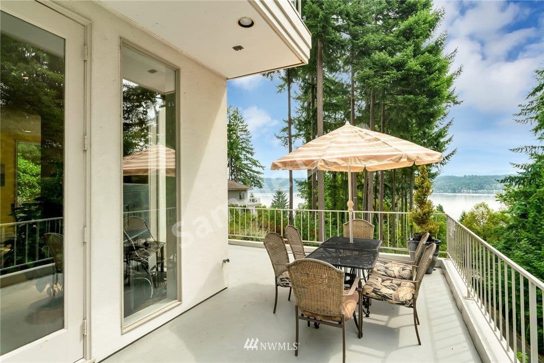 1121 Lake Sammamish Bellevue